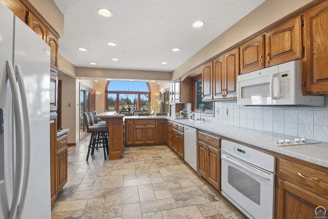 10047 SW 101st St, Auburn, KS 66402