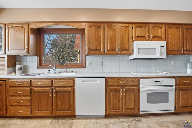 10047 SW 101st St, Auburn, KS 66402