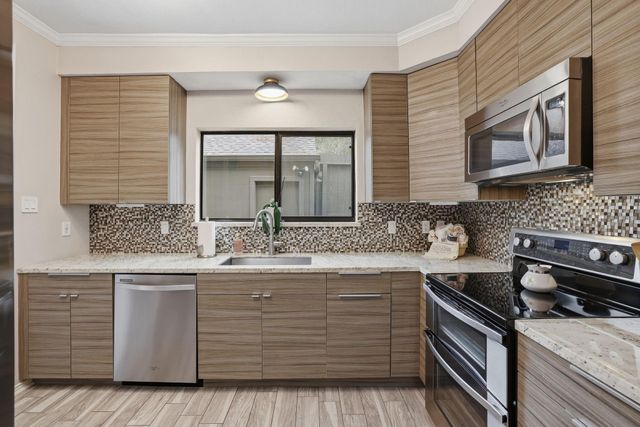 701 Bering Drive 304, Houston, TX 77057