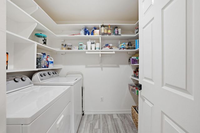 701 Bering Drive 304, Houston, TX 77057