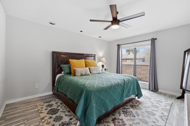 701 Bering Drive 304, Houston, TX 77057