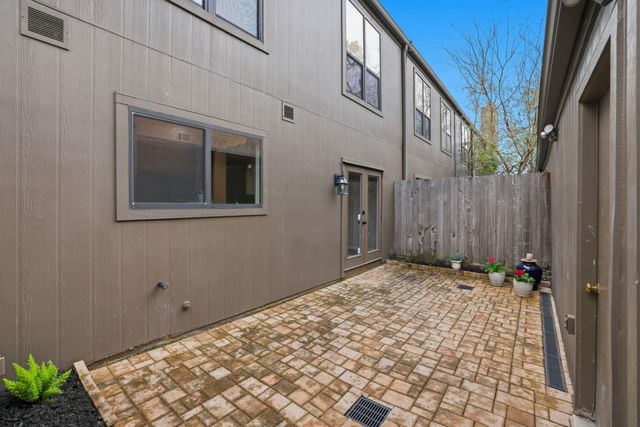 701 Bering Drive 304, Houston, TX 77057