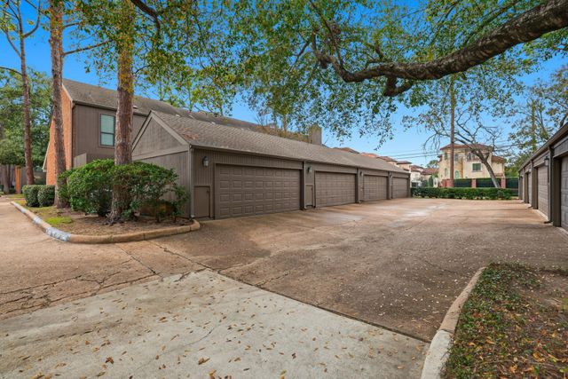 701 Bering Drive 304, Houston, TX 77057
