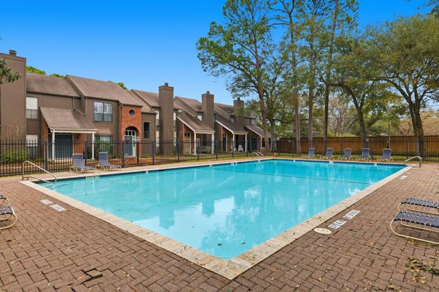 701 Bering Drive 304, Houston, TX 77057