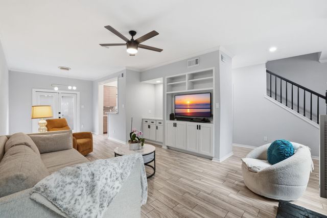 701 Bering Drive 304, Houston, TX 77057