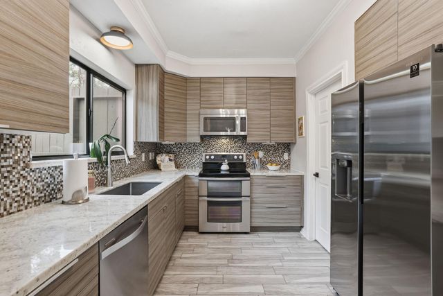 701 Bering Drive 304, Houston, TX 77057