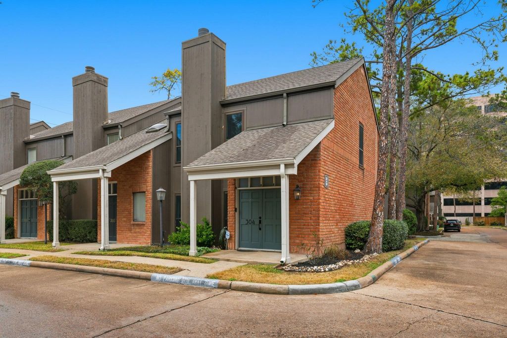 701 Bering Drive 304, Houston, TX 77057
