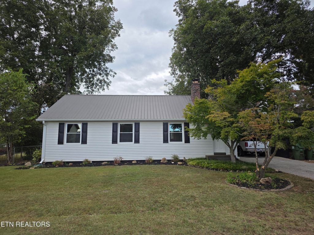 1907 Crest Rd, Maryville, TN 37804
