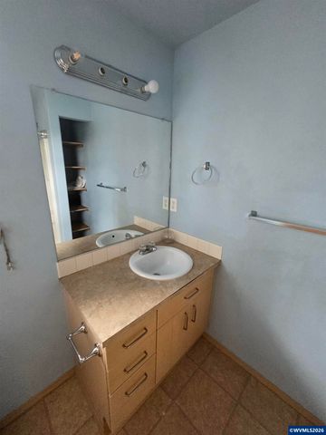 9607 SE Center Ct, Portland, OR 97266