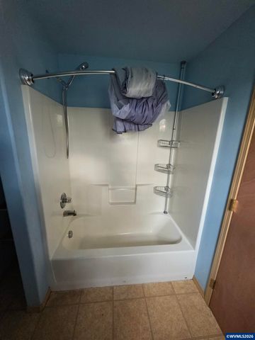 9607 SE Center Ct, Portland, OR 97266