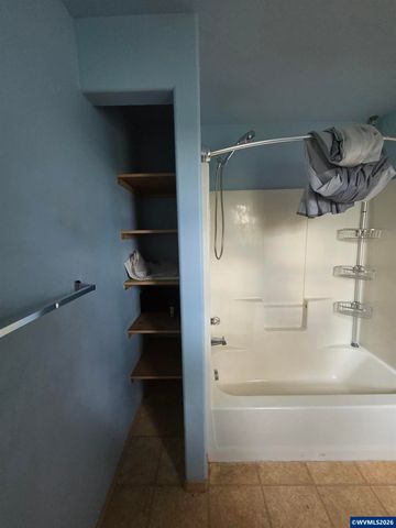 9607 SE Center Ct, Portland, OR 97266