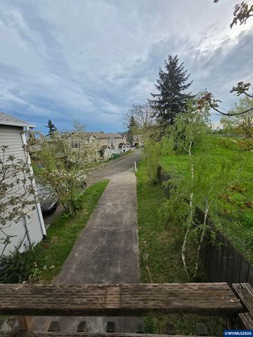 9607 SE Center Ct, Portland, OR 97266