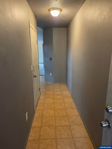 9607 SE Center Ct, Portland, OR 97266
