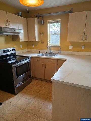 9607 SE Center Ct, Portland, OR 97266