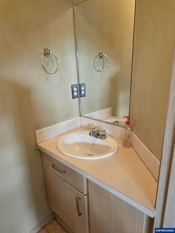 9607 SE Center Ct, Portland, OR 97266