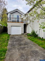 9607 SE Center Ct, Portland, OR 97266