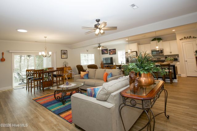 161 Devonshire Avenue W, West End, NC 27376