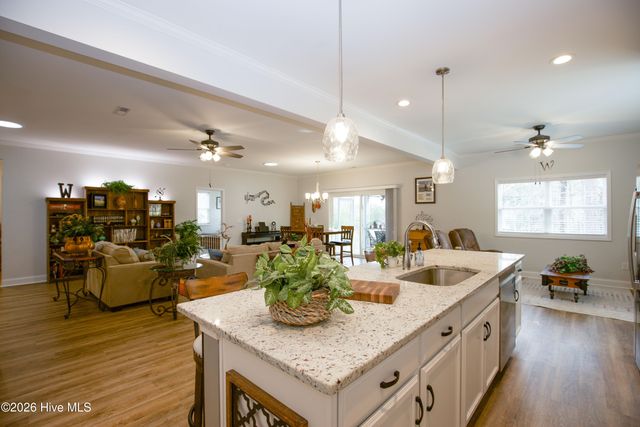 161 Devonshire Avenue W, West End, NC 27376