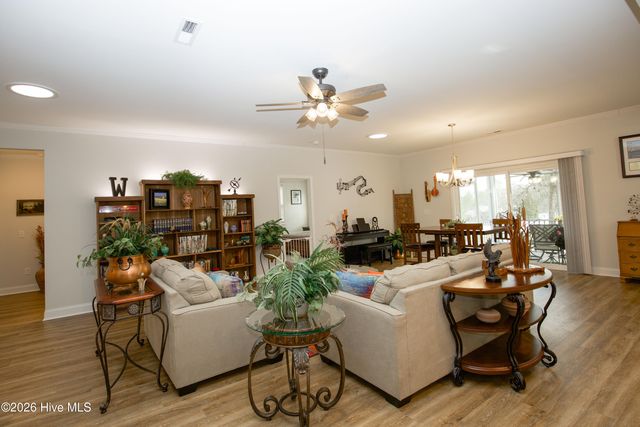 161 Devonshire Avenue W, West End, NC 27376