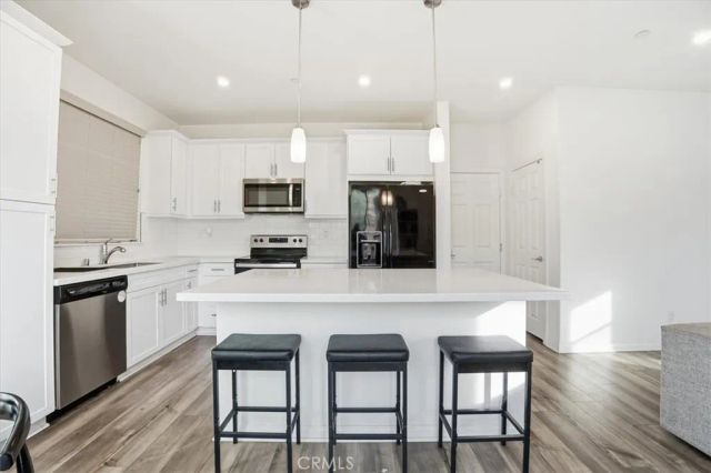 556 Enzo Street, Lake Elsinore, CA 92530