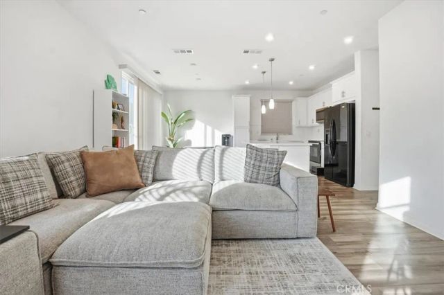 556 Enzo Street, Lake Elsinore, CA 92530