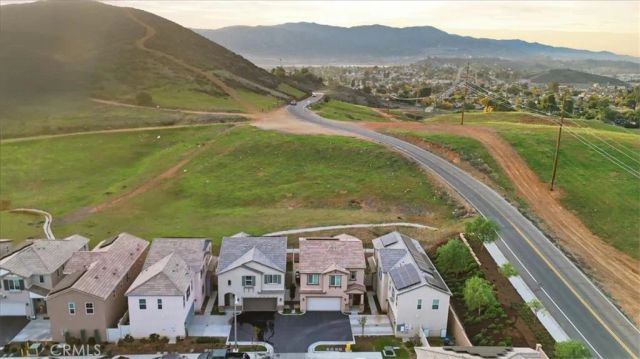 556 Enzo Street, Lake Elsinore, CA 92530