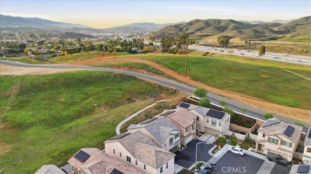 556 Enzo Street, Lake Elsinore, CA 92530