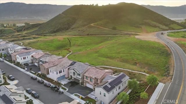 556 Enzo Street, Lake Elsinore, CA 92530