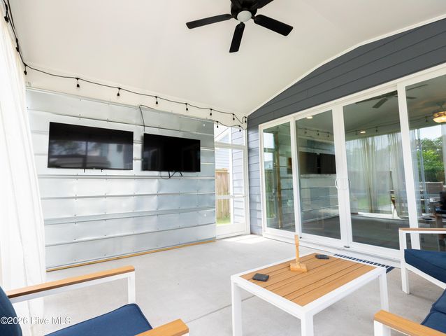 332 Aurora Place, Hampstead, NC 28443