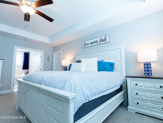 332 Aurora Place, Hampstead, NC 28443