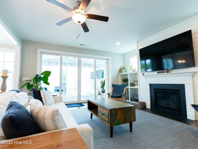 332 Aurora Place, Hampstead, NC 28443