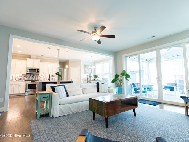 332 Aurora Place, Hampstead, NC 28443