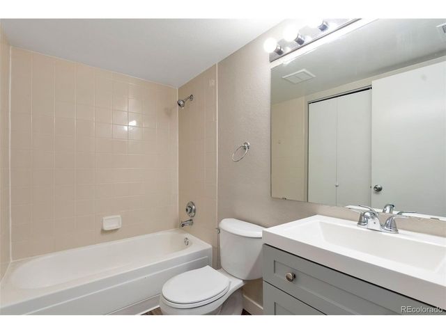 10323 E Peakview Ave J201, Englewood, CO 80111