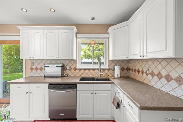 35815 Thames Street, Westland, MI 48186