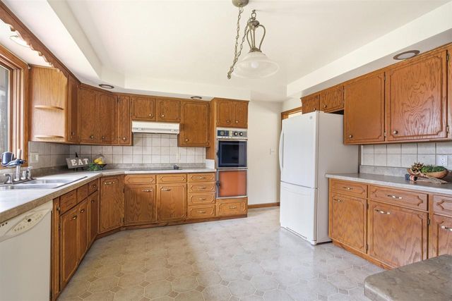 9156 CENTER ROAD, Neenah, WI 54956