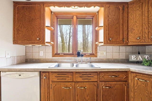 9156 CENTER ROAD, Neenah, WI 54956