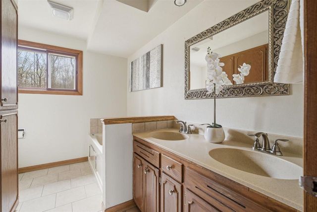 9156 CENTER ROAD, Neenah, WI 54956