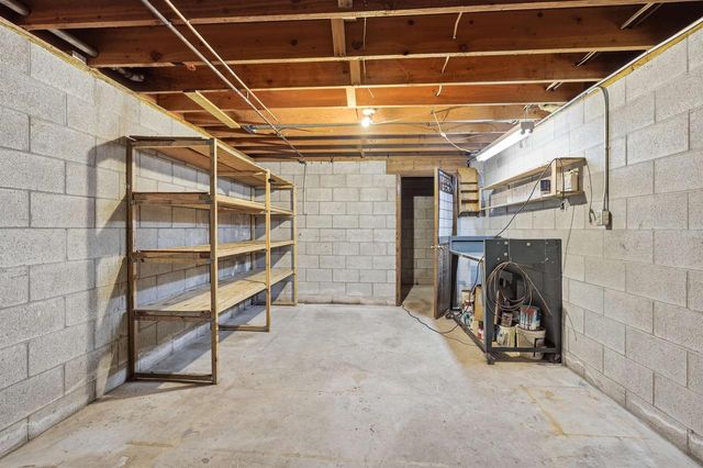 9156 CENTER ROAD, Neenah, WI 54956