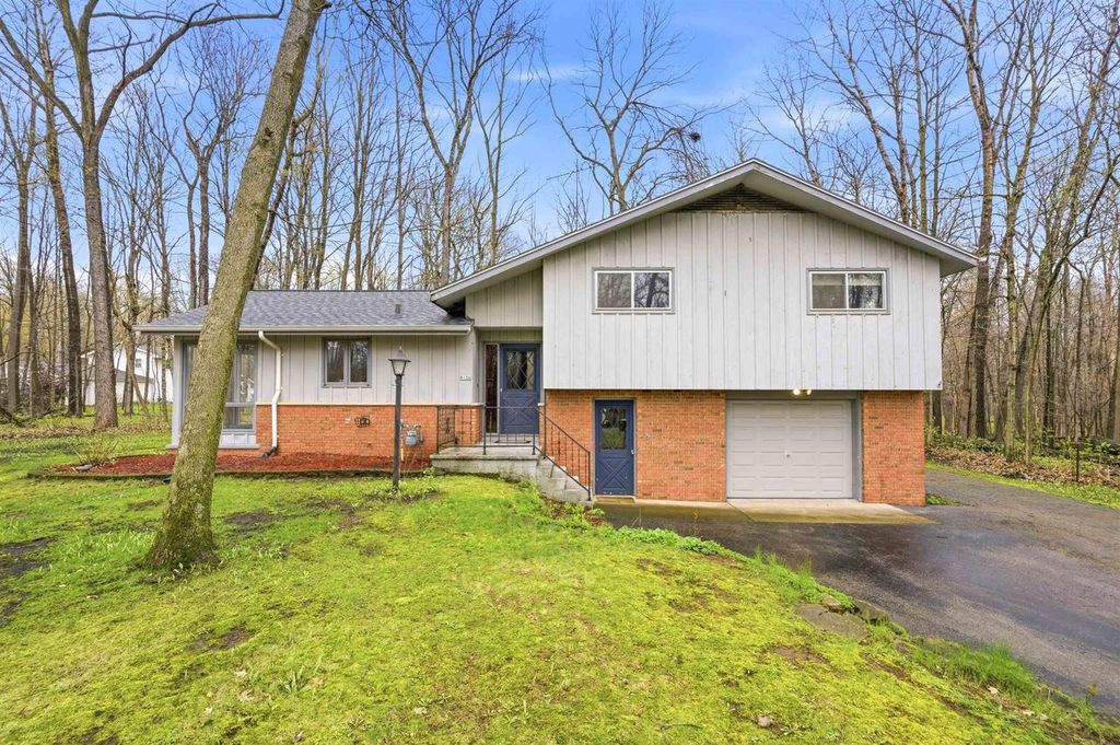 9156 CENTER ROAD, Neenah, WI 54956