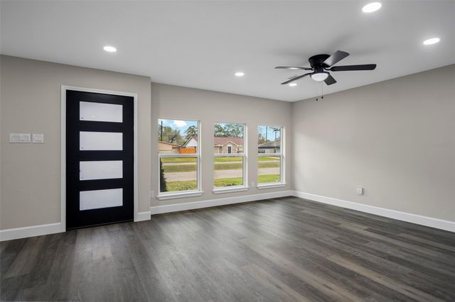 1917 Elmview Drive, Houston, TX 77080