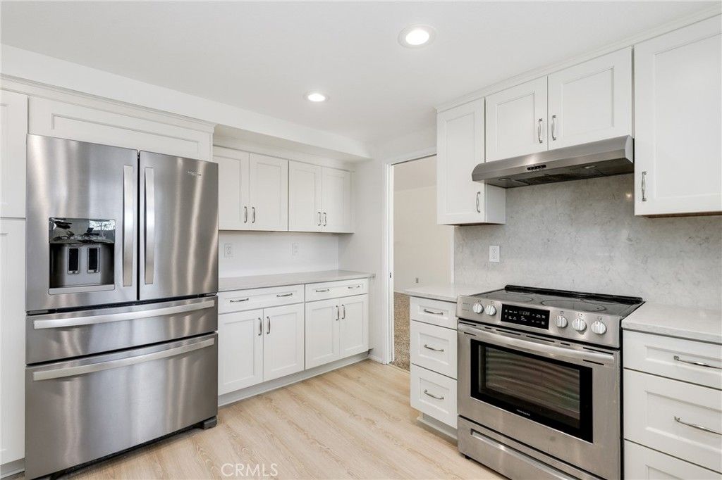 Image 13 of property listing at 4955 Via Papel, San Diego, CA 92122