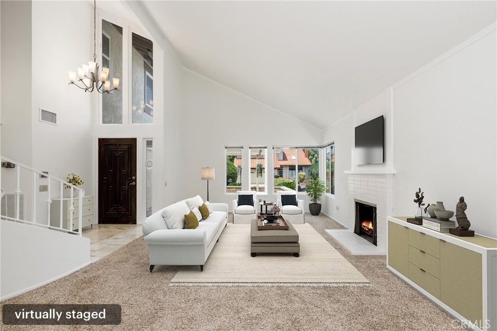 Image 3 of property listing at 4955 Via Papel, San Diego, CA 92122