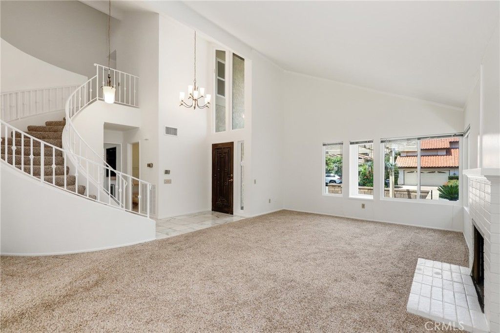 Image 7 of property listing at 4955 Via Papel, San Diego, CA 92122