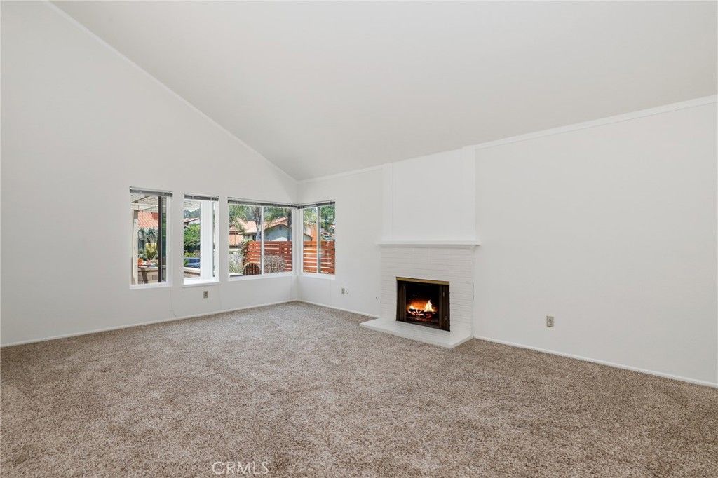 Image 8 of property listing at 4955 Via Papel, San Diego, CA 92122