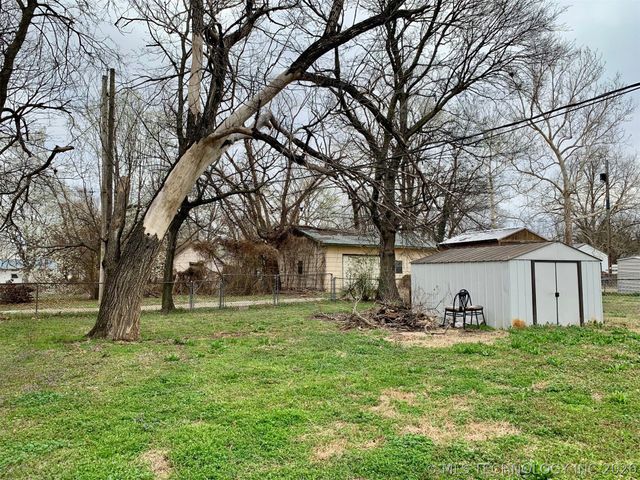 815 S Hickory Street, Nowata, OK 74048