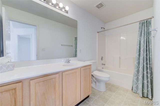 10 W Homefield Point Court, O'fallon, MO 63366