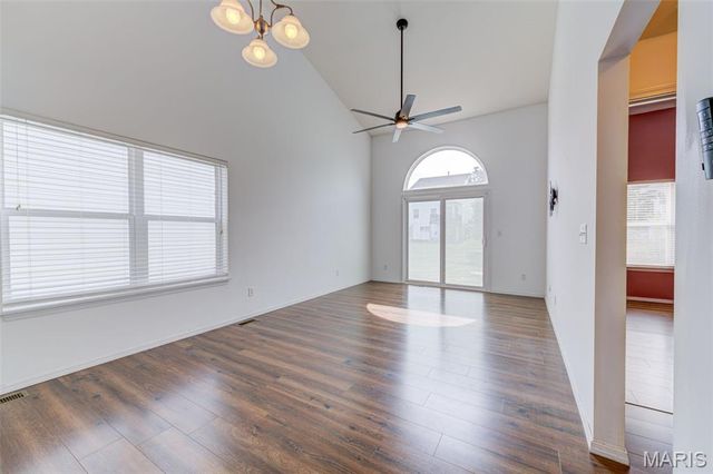 10 W Homefield Point Court, O'fallon, MO 63366