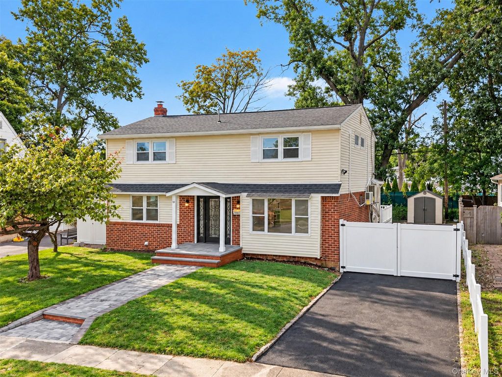 58 Willets Drive, Syosset, NY 11791 — photo 2