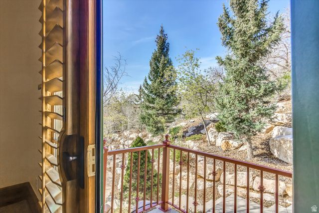 1400 E COVE CIR, North Salt Lake, UT 84054