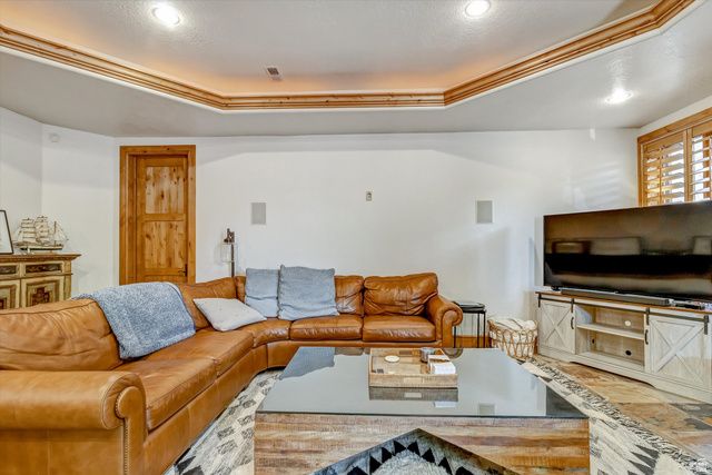 1400 E COVE CIR, North Salt Lake, UT 84054